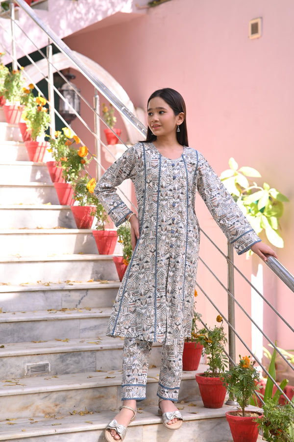 Girls Printed Lawn 2 Piece Suit